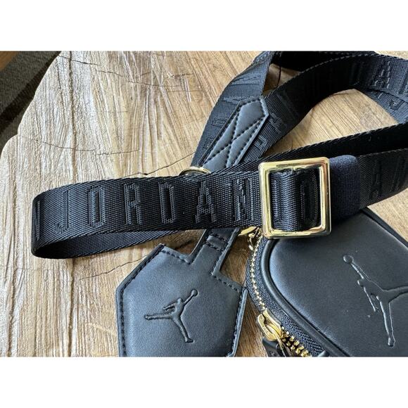 Nike Air Jordan Convertible Trophy Lanyard Black Gold - Picture 3 of 4